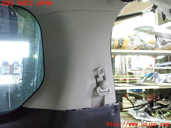 1UPJ-9235177675]セレナ(GFC27)右リアピラートリム 中古_3