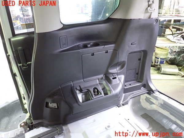 1UPJ-9235177675]セレナ(GFC27)右リアピラートリム 中古_4