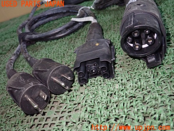 3UPJ=9235180550]アウディ Q4 スポーツバック e-tron(FZEBJ)純正 8V4.971.675.BC 充電ケーブル チャージャーケーブル 3.6ｋW Type1 16A 中古_4