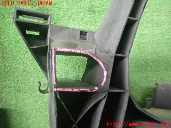 2UPJ-9235181140]アウディ・Q4 スポーツバック e-tron(FZEBJ)右ヘッドライトリム (ジャンク品) 中古_3