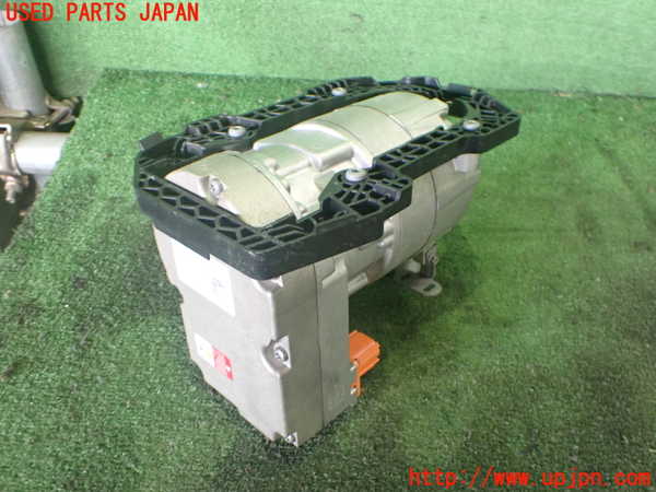 2UPJ-9235186025]アウディ・Q4 スポーツバック e-tron(FZEBJ)エアコンコンプレッサー 中古_2