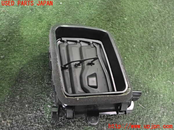 2UPJ-9235187528]アウディ・Q4 スポーツバック e-tron(FZEBJ)エアコン吹き出し口3 (左) 中古_2