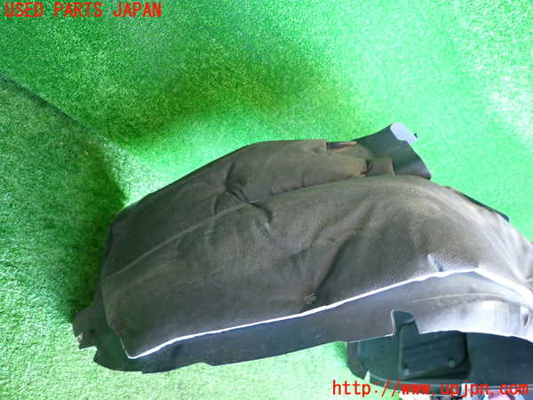 2UPJ-9235191090]ジープ・レネゲード(BV13PM)右前フェンダーライナー 中古_3