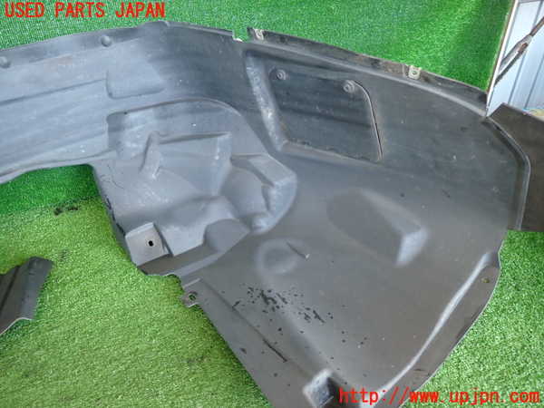 2UPJ-9235191090]ジープ・レネゲード(BV13PM)右前フェンダーライナー 中古_4