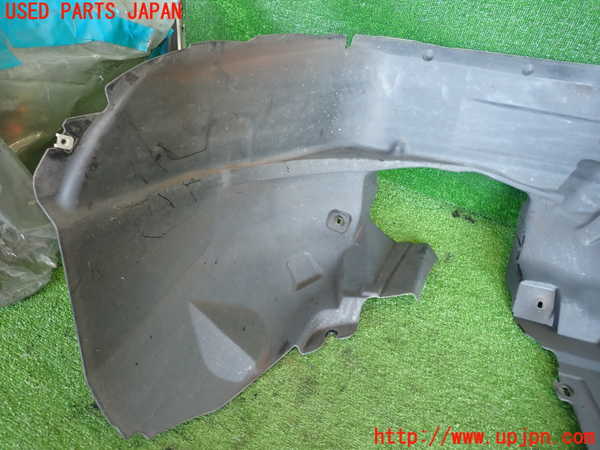 2UPJ-9235191090]ジープ・レネゲード(BV13PM)右前フェンダーライナー 中古_5