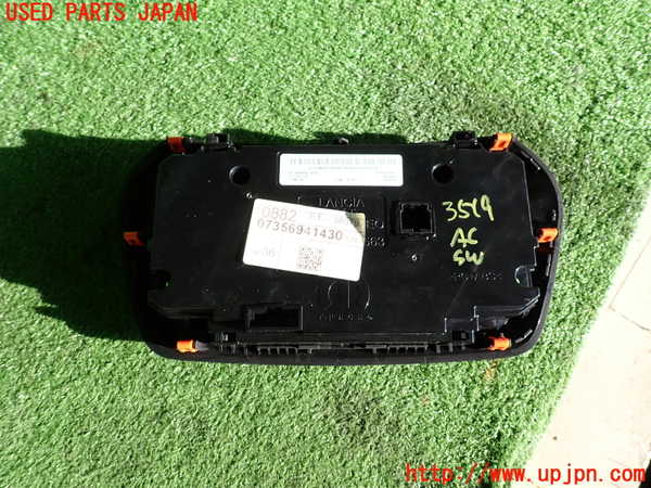 2UPJ-9235196066]ジープ・レネゲード(BV13PM)エアコンスイッチ1 中古_2