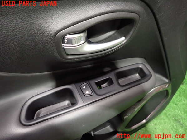 2UPJ-9235191264]ジープ・レネゲード(BV13PM)左前ドア内張り 中古_3