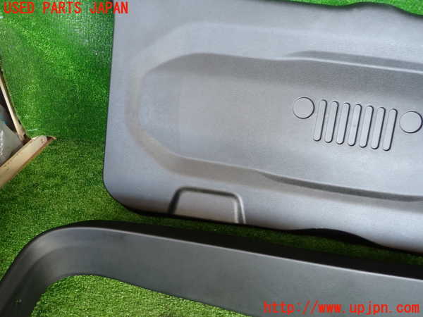 2UPJ-9235191578]ジープ・レネゲード(BV13PM)バックドア内張り 中古_3