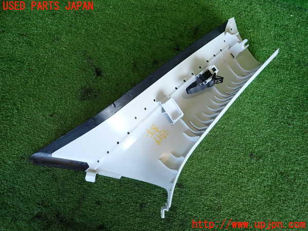 2UPJ-9235197660]ジープ・レネゲード(BV13PM)左フロントピラートリム 中古_4