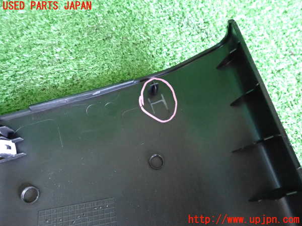 2UPJ-9235197670]ジープ・レネゲード(BV13PM)左センターピラートリム 中古_4