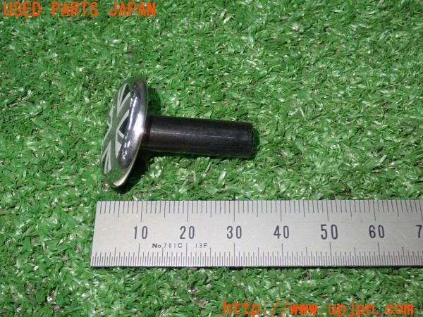 3UPJ=9235200631]BMW ミニ(MINI)クーパー エッセンシャルトリム(XU15MW F55)純正 ドアロックピン ブラックユニオンジャック 中古_5