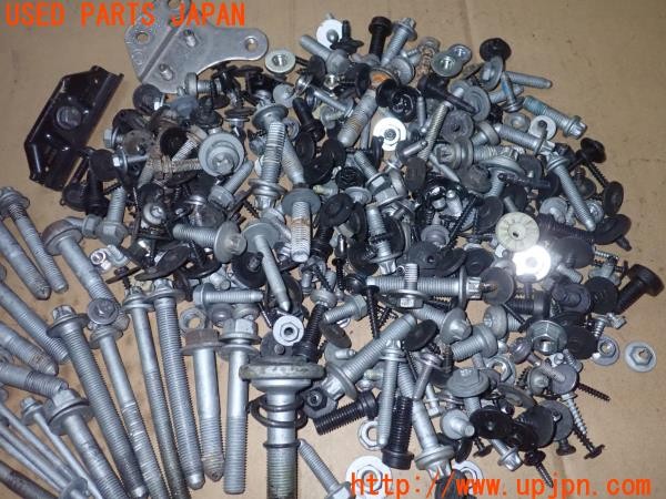 3UPJ=9235200720]BMW ミニ(MINI)クーパー エッセンシャルトリム(XU15MW F55)ネジ・ナット・ステー類 セット ジャンク_2