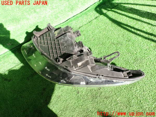 2UPJ-9235211130]ルノー・メガーヌ R.S.(ルノー・スポール)(DZF4R)右ヘッドライト ハロゲン 中古_3