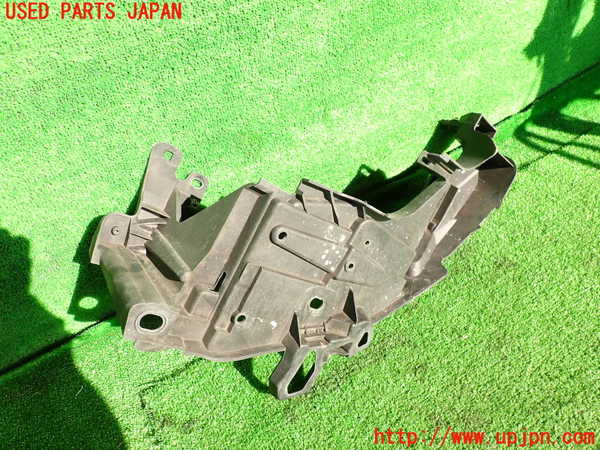 2UPJ-9235211140]ルノー・メガーヌ R.S.(ルノー・スポール)(DZF4R)右ヘッドライトリム 中古_2