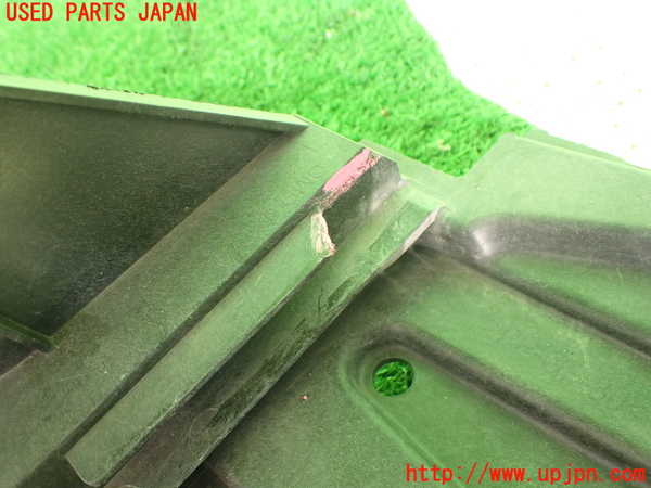 2UPJ-9235211142]ルノー・メガーヌ R.S.(ルノー・スポール)(DZF4R)左ヘッドライトリム 中古_2