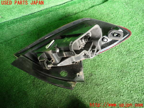 2UPJ-9235211530]ルノー・メガーヌ R.S.(ルノー・スポール)(DZF4R)右テールランプ 中古_2