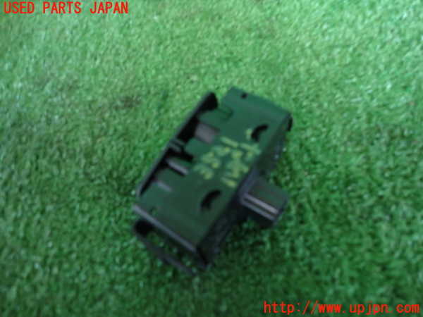 2UPJ-9235216290]ルノー・メガーヌ R.S.(ルノー・スポール)(DZF4R)ハザードスイッチ 中古_2