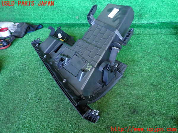 2UPJ-9235217516]ルノー・メガーヌ R.S.(ルノー・スポール)(DZF4R)グローブボックス1 中古_2