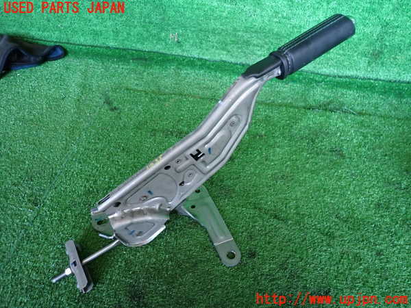 2UPJ-9235217550]ルノー・メガーヌ R.S.(ルノー・スポール)(DZF4R)サイドブレーキレバー 中古_2