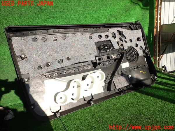 2UPJ-9235211234]ルノー・メガーヌ R.S.(ルノー・スポール)(DZF4R)右前ドア内張り 中古_3