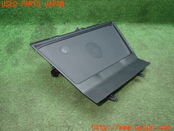 3UPJ=9235220580]CX-5 XD スポーツアピアランス(KF2P)純正 ワイヤレス充電器 ワイヤレスチャージャー KEAG 66CH0 A 中古_3