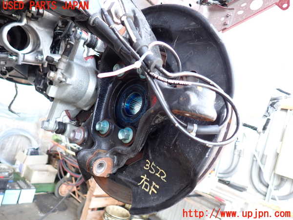 2UPJ-9235224290]CX-5(KF2P)右フロントナックルハブ 中古_2