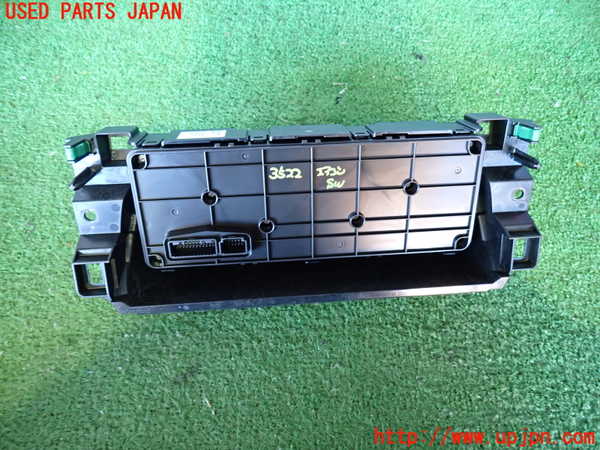 2UPJ-9235226066]CX-5(KF2P)エアコンスイッチ1 中古_2
