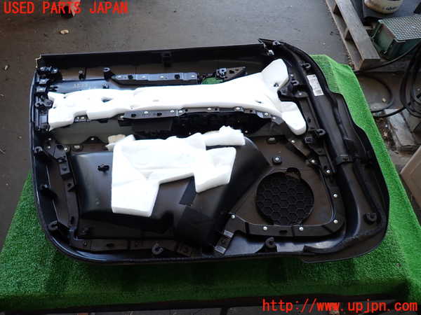 2UPJ-9235221234]CX-5(KF2P)右前ドア内張り 中古_5