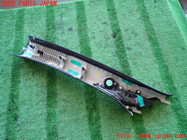 2UPJ-9235227655]CX-5(KF2P)右フロントピラートリム 中古_4