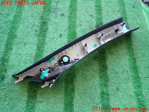 2UPJ-9235227660]CX-5(KF2P)左フロントピラートリム 中古_4