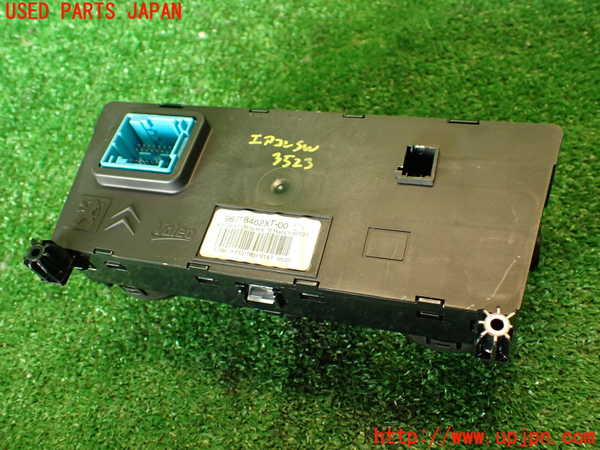 2UPJ-9235236066]プジョー・RCZ(T7R5F02)エアコンスイッチ1 中古_3