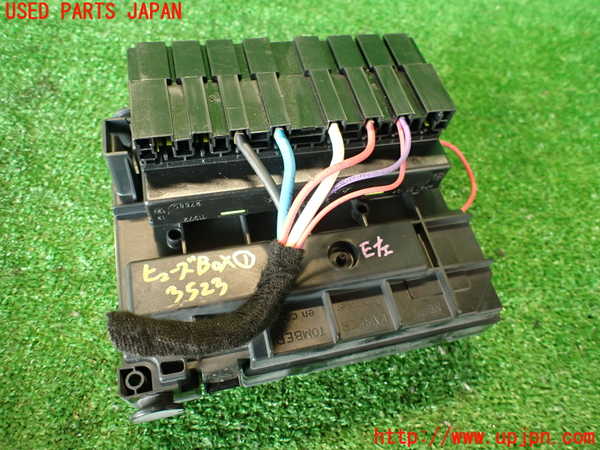 2UPJ-9235236741]プジョー・RCZ(T7R5F02)ヒューズボックス1 (EGルーム助手席側) 中古_2