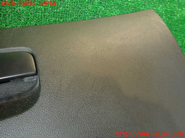 2UPJ-9235237516]プジョー・RCZ(T7R5F02)グローブボックス1 中古_2