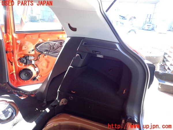 2UPJ-9235247675]VW・T-Cross(ティークロス)(C1DKR)右リアピラートリム 中古_2
