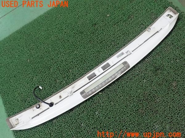 3UPJ=9235250057]アルテッツァ RS200 リミテッドII(SXE10)後期 純正 76085-53010 リアスポイラー ハイマウントストップランプ 中古_4