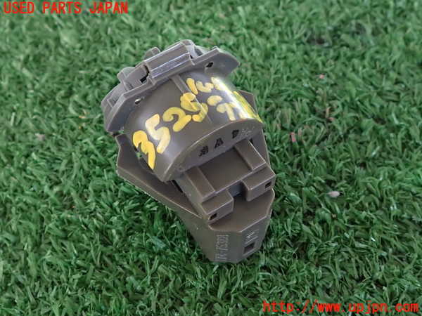 2UPJ-9235256413]アルテッツァ(SXE10)ルームランプ3 (ラゲッジ真中) 中古_2