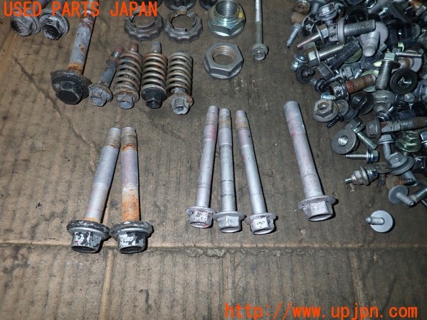 3UPJ=9235270720]ハリアー ハイブリッド(AVU65W)ネジ・ナット・ステー類 セット ジャンク_3