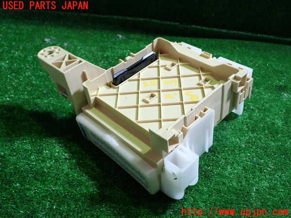 1UPJ-9235276741]ハリアー ハイブリッド(AVU65W)ヒューズボックス1 中古_4