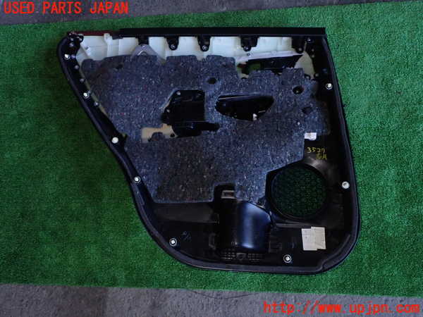 1UPJ-9235271294]ハリアー ハイブリッド(AVU65W)右後ドア内張り 中古_4