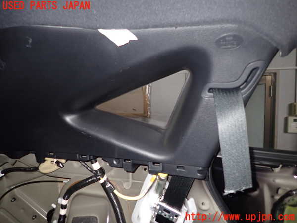 1UPJ-9235277680]ハリアー ハイブリッド(AVU65W)左リアピラートリム 中古_2