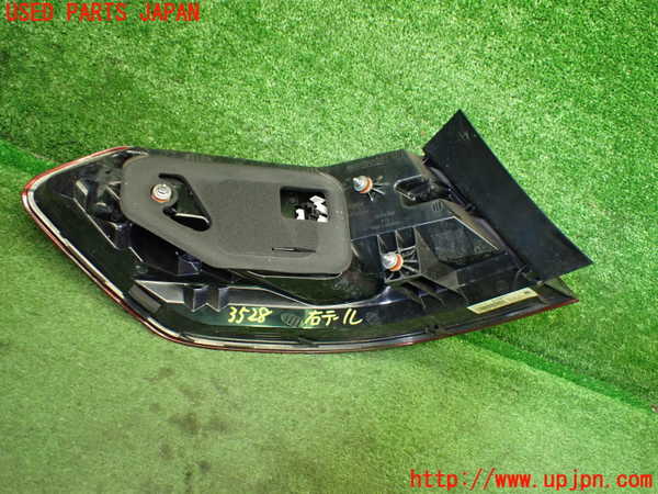 1UPJ-9235281530]ベンツ E300(212055C)(212)右テールランプ 中古_3