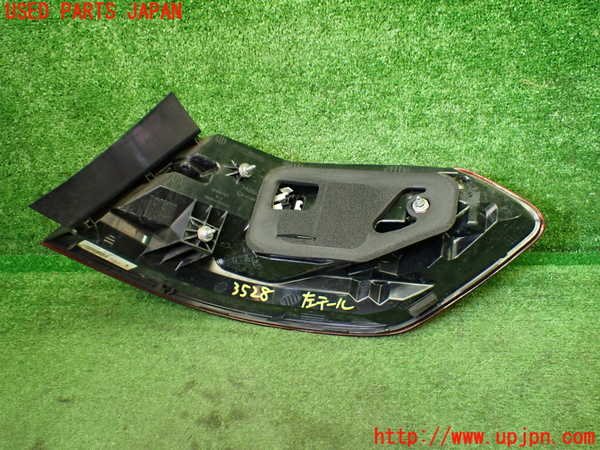 1UPJ-9235281536]ベンツ E300(212055C)(212)左テールランプ 中古_3