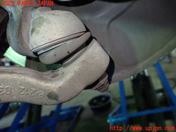 1UPJ-9235285186]ベンツ E300(212055C)(212)左フロントロアアーム1 中古_2