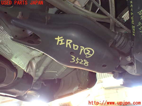 1UPJ-9235285227]ベンツ E300(212055C)(212)左リアロアアーム2 中古_2