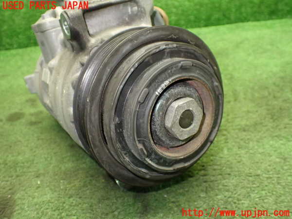 1UPJ-9235286025]ベンツ E300(212055C)(212)エアコンコンプレッサー 中古_3