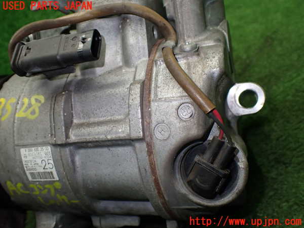 1UPJ-9235286025]ベンツ E300(212055C)(212)エアコンコンプレッサー 中古_4