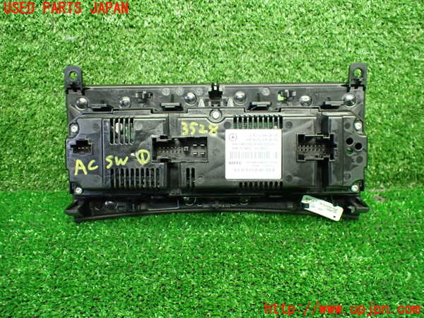 1UPJ-9235286066]ベンツ E300(212055C)(212)エアコンスイッチ1 中古_2