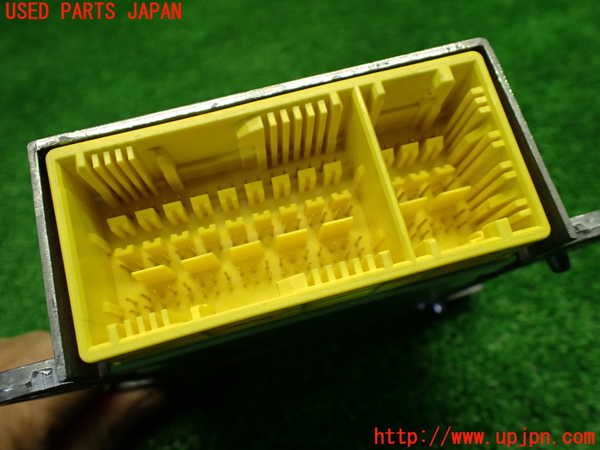 1UPJ-9235286145]ベンツ E300(212055C)(212)エアバッグコンピューター (展開済)(ジャンク品) 中古_3