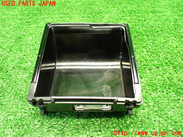 1UPJ-9235287821]ベンツ E300(212055C)(212)灰皿1 中古_3