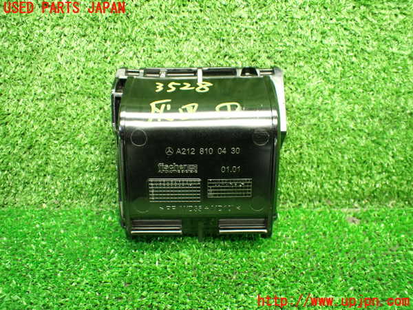 1UPJ-9235287821]ベンツ E300(212055C)(212)灰皿1 中古_4